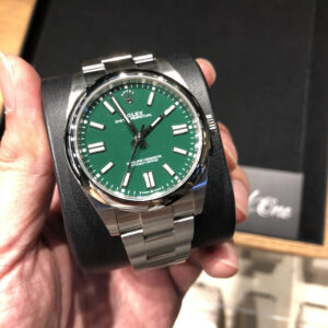 OYSTER PERPETUAL 124300-0005 Series green dial - Image 4